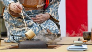 Read more about the article Regular: Japanese Tea Ceremony and Sweets Making in a Kimono(2:15)
