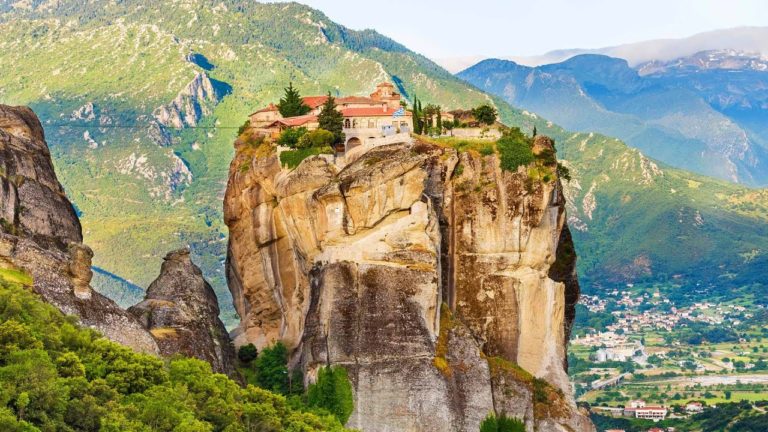 Read more about the article Regular- Two-day Trip to Delphi and Meteora from Athens, Greece
