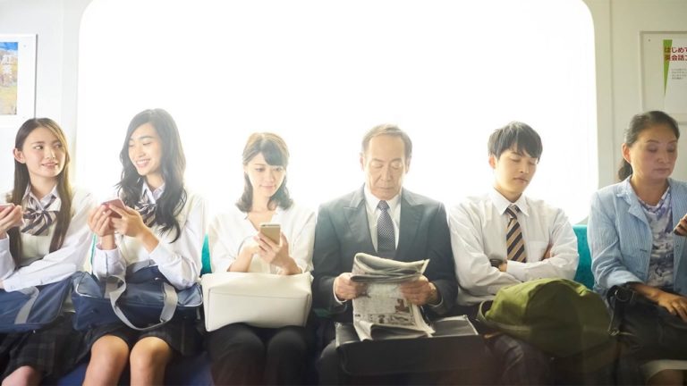 Read more about the article Regular – Few Japanese Teens Read Newspapers, But Many Still Turn to TV