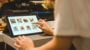 Read more about the article (1/24-29)Business- Trends Shaping The Ever Changing Restaurant Business In 2024