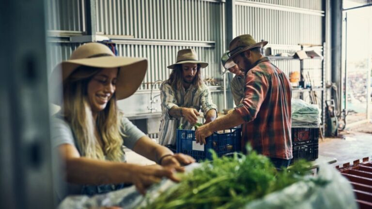 Read more about the article (6/26-7/1)As Japan enters recession, some young workers are leaving Tokyo to earn more in Australia